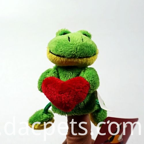 Frosch mit roter Herzfingerpuppe frog with red heart finger puppet